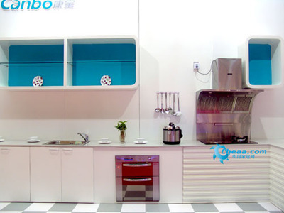 康宝三层过滤油烟机 五金展上的家庭厨房“清道夫”